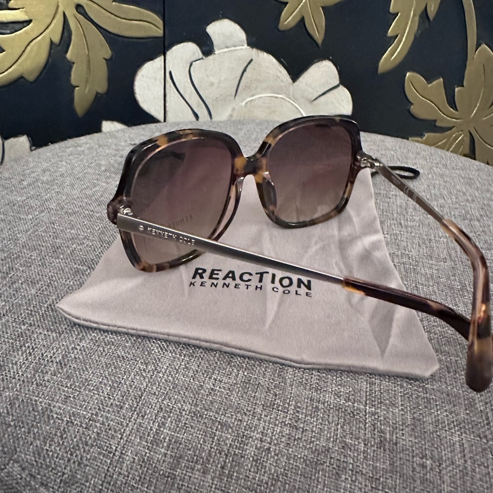 Kenneth Cole Tortoise Shell Sunglasses - Picture 2 of 8
